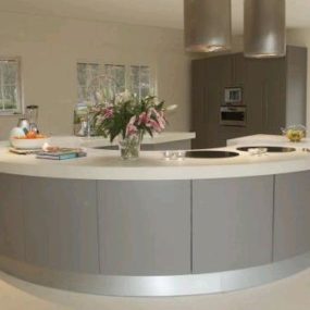 Americana Circle kitchen from Living in Style – round kitchens rock!